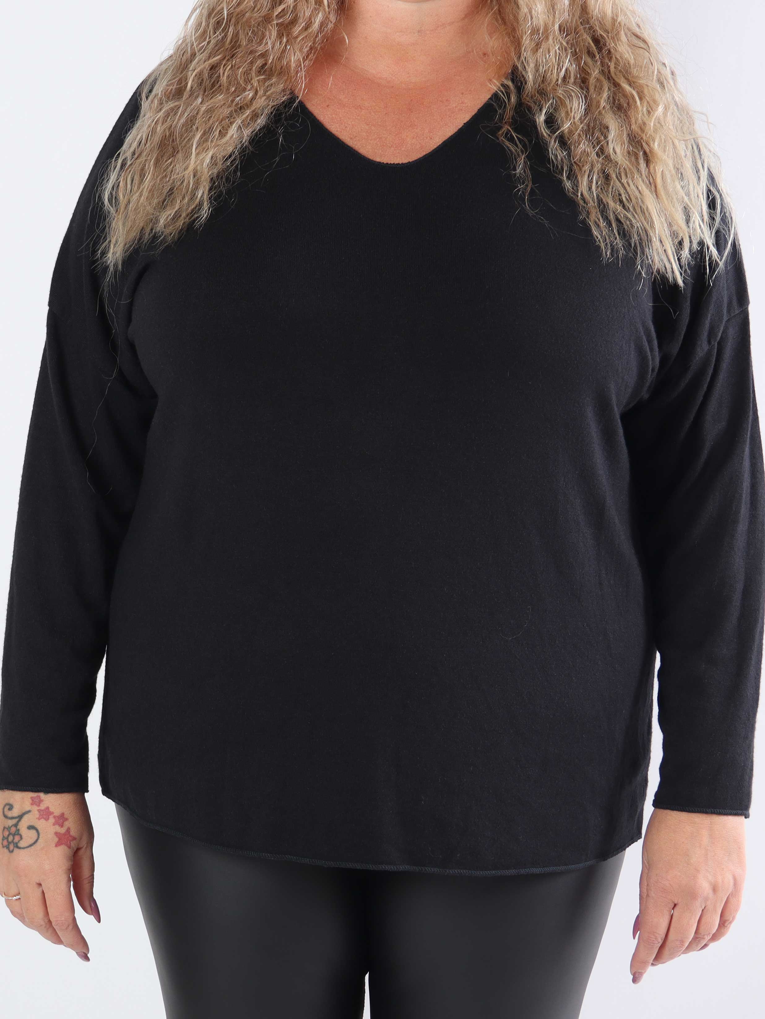 Djamila - Mjuk viskosblus i plus size med v-ringning